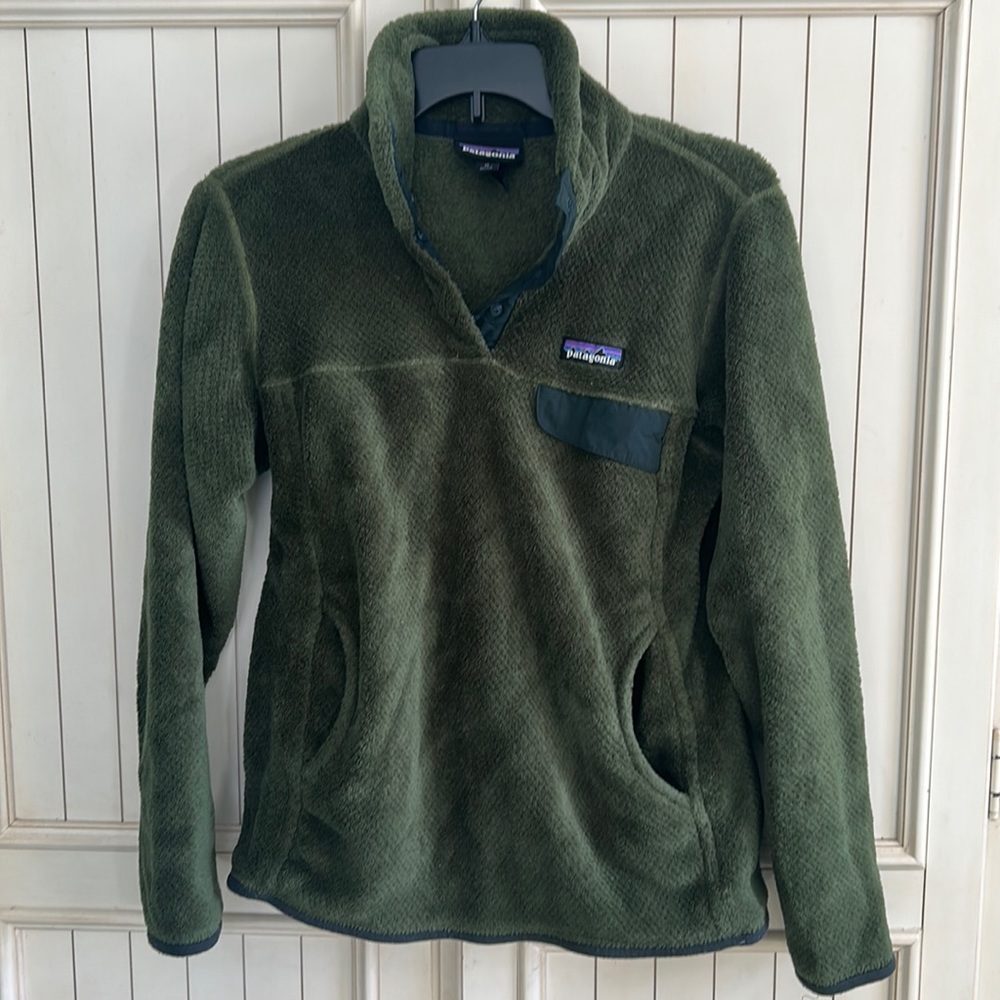 Patagonia dark green sweatshirt fleece